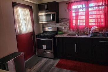 Silverbuttons Apartments & Eats