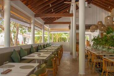 Stone Hotels Dhiffushi