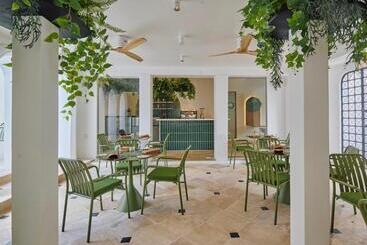 Stone Hotels Dhiffushi