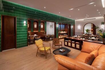 Wuyu Hotel, Smart Park & Happy Valley Jinshansi Metro