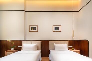 Wuyu Hotel, Smart Park & Happy Valley Jinshansi Metro