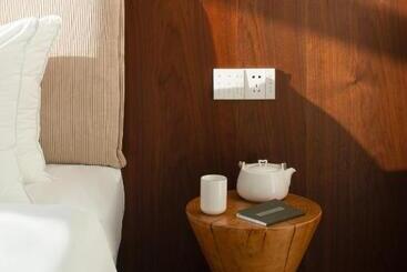 Wuyu Hotel, Smart Park & Happy Valley Jinshansi Metro