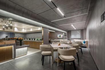 Atour Hotel Yuyao Nanlei Building