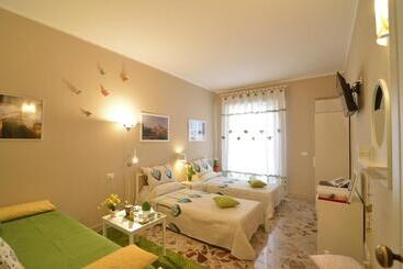تختخواب و صبحانه Dimora Pascali   Relax & Holiday