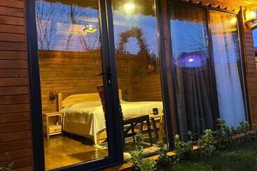 تختخواب و صبحانه Gardan Bungalov