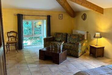تختخواب و صبحانه Chambres D Hôtes   Le Mas Du Colombeyras
