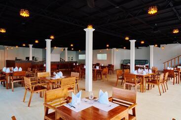 هتل Akomadoo Retreat