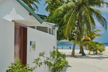 هتل Akomadoo Retreat