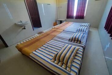 酒店 Chinmayi Tourist Home   Opposite To Temple Only 50 M