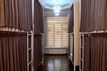 هتل کپسول Orom Hostel