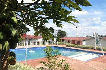 هتل Finca Turística La Bahía