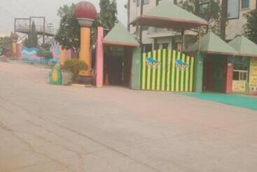 هتل Maharajgarh Resorts At Splash Fun Park Hisar