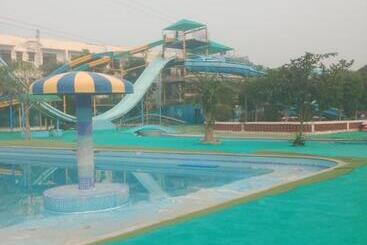هتل Maharajgarh Resorts At Splash Fun Park Hisar