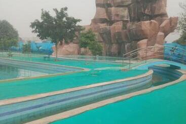 هتل Maharajgarh Resorts At Splash Fun Park Hisar