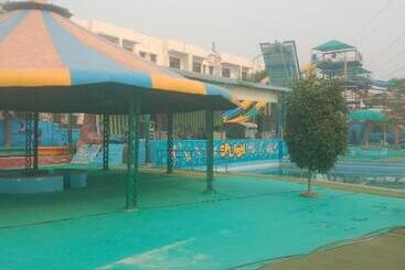 هتل Maharajgarh Resorts At Splash Fun Park Hisar