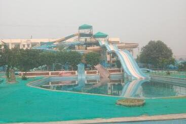 هتل Maharajgarh Resorts At Splash Fun Park Hisar