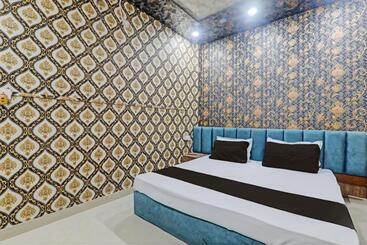 هتل Oyo Flagship Bhoomi Palace