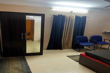هتل Oyo Ganapati Bhawan Homestay