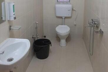 هتل Oyo Ganapati Bhawan Homestay