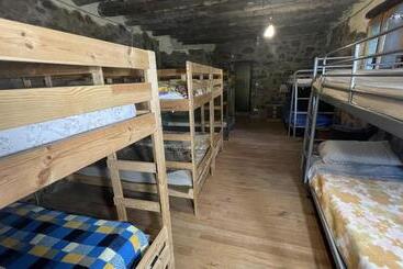هتل Albergue Del Oso Tierraluz