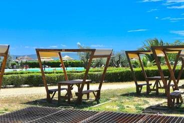 Isa Apartments 5 Beds, First Floor With Private Outdoor Area, In Residence With Swimming Pool