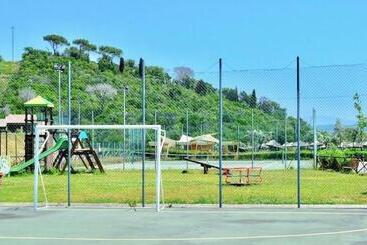 Isa Apartments 5 Beds, First Floor With Private Outdoor Area, In Residence With Swimming Pool