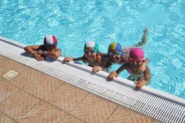 Isa Apartments 5 Beds, First Floor With Private Outdoor Area, In Residence With Swimming Pool
