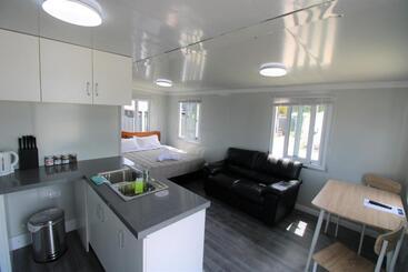 مُتل Queen Street Holiday Park