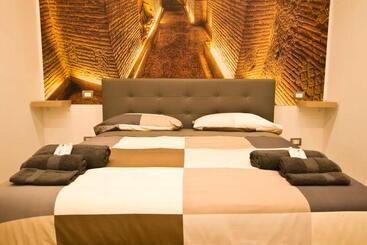 پانسیون Suite Napoli Sotterranea Con Jacuzzi