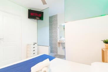 پانسیون Guest House Villa Neon Tenerife