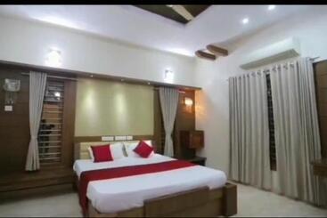 استراحتگاه Shoolin Palace