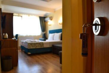 Riverland Apart Suites