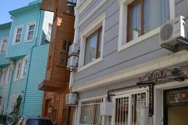 Riverland Apart Suites