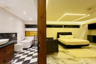Signature By Hotel Crown Inn