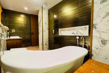 Signature By Hotel Crown Inn