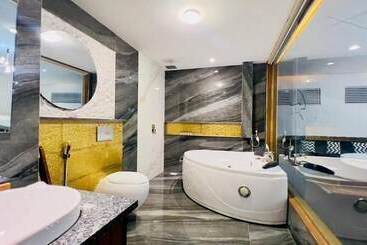Signature By Hotel Crown Inn