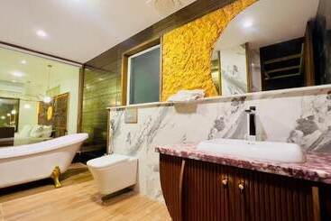 Signature By Hotel Crown Inn