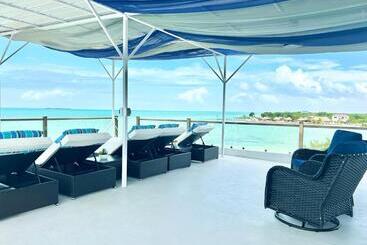 Villas Secreta Beachfront Resort