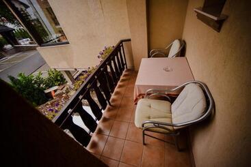 تختخواب و صبحانه Apartmani Park Kod Novice
