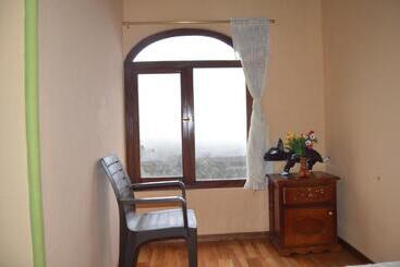 تختخواب و صبحانه Hostal Conejito