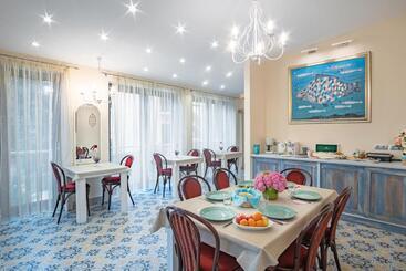 تختخواب و صبحانه Kiss Henézi Guest House