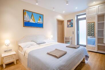 تختخواب و صبحانه Kiss Henézi Guest House