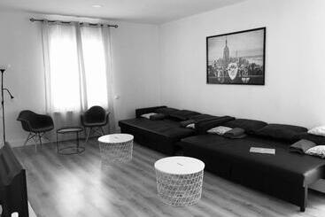 تختخواب و صبحانه La Maison Del Gállego