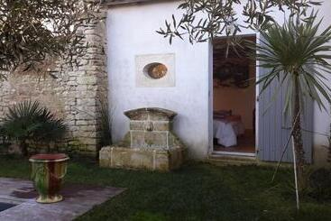 تختخواب و صبحانه Les Jardins De Clerjotte
