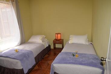 تختخواب و صبحانه Ngahu Bungalows Alojamiento Frente Al Mar En El Centro De Rapa Nui
