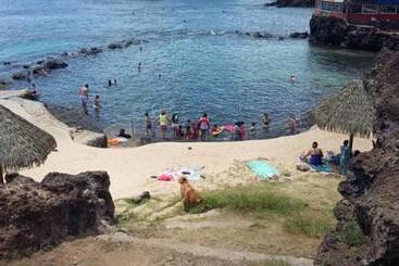 تختخواب و صبحانه Ngahu Bungalows Alojamiento Frente Al Mar En El Centro De Rapa Nui