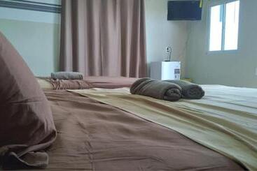تختخواب و صبحانه Rumanija S Airport Rooms