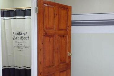 تختخواب و صبحانه Rumanija S Airport Rooms