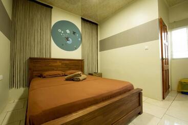 تختخواب و صبحانه Rumanija S Airport Rooms