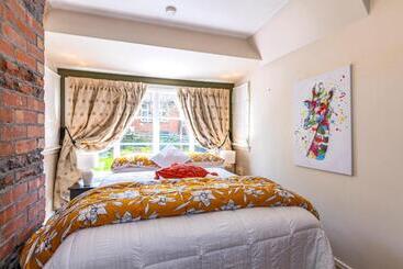 تختخواب و صبحانه The Magnolia Villa Cbd